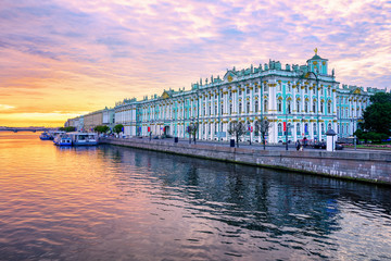 Winter Palace on Neva river, St Petersburg, Russia - obrazy, fototapety, plakaty