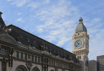 Bâtiment et horloge de la gare de Lyon - Paris