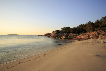 Il mare della sardegna, acqua trasparente e colori meravigliosi