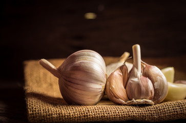 garlic bulbs with garlic cloves