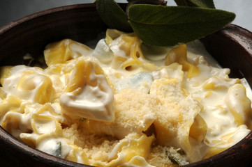 Tortellini y panna Cucina italiana Ẩm thực Ý Итальянская кухня イタリア料理 Gastronomía de Italia Ẩm thực Ý Italienische Küche Kuchnia włoska Italian cuisine alla 義大利飲食 مطبخ إيطالي 이탈리아 요리 המטבח האיטלקי