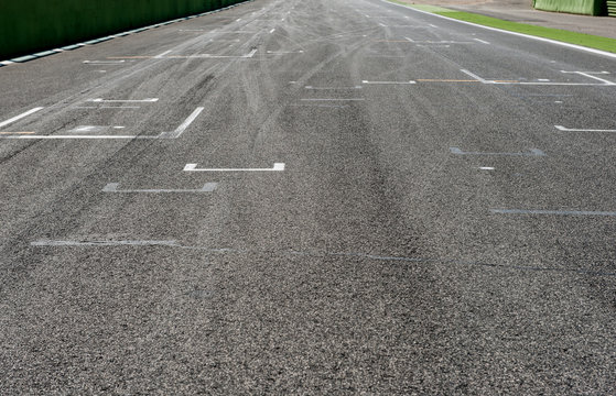 Motorsport straight track and start position