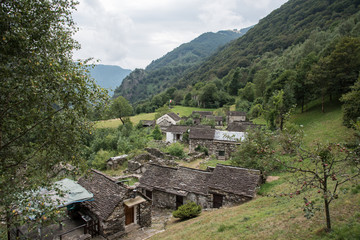 Fototapeta na wymiar Pogallo, das verlassende Bergdorf im Nationalpark Val Grande Norditalien