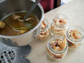calamari arrosto, serviti in barattolo