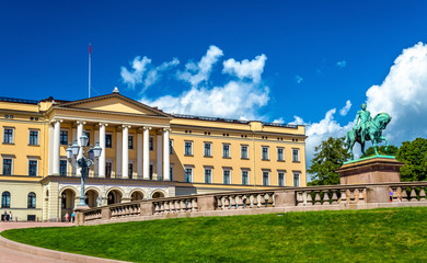 The Royal Palace in Oslo - obrazy, fototapety, plakaty