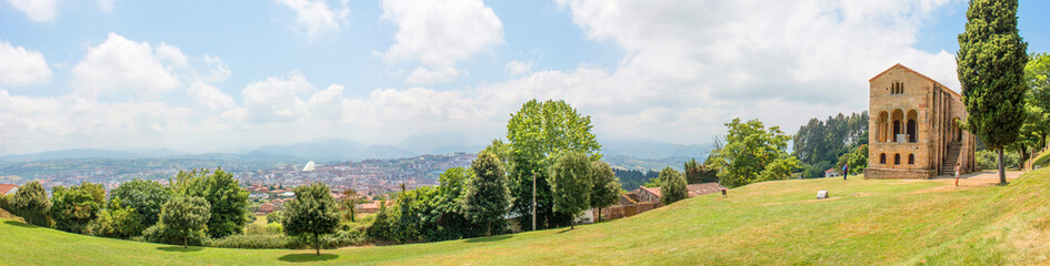 Oviedo Panorama vom Monte Naranco Spanien Nordspanien Asturien (Asturias) - obrazy, fototapety, plakaty