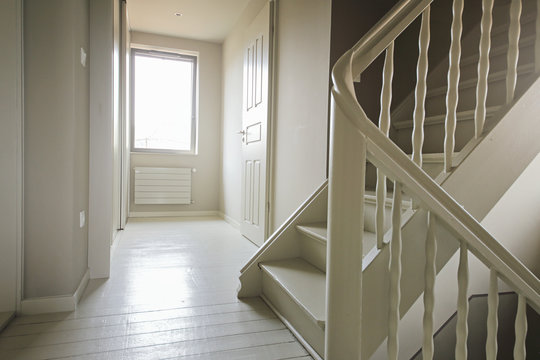 couloir &eacute;tage chambres int&eacute;rieur maison avec escalier
