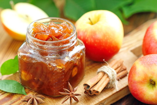 Apple jam with spices