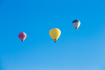Obraz premium air balloons flying over the valley at Cappadocia