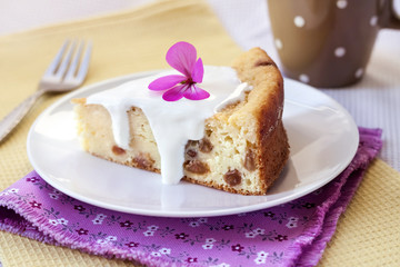 Sweet cottage cheese pudding with raisins