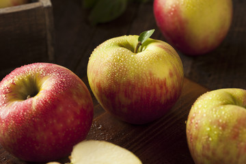 Raw Organic Honeycrisp Apples