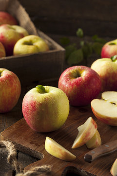 Raw Organic Honeycrisp Apples