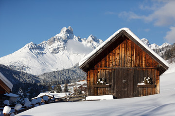 Urige Berghütte in den Alpen