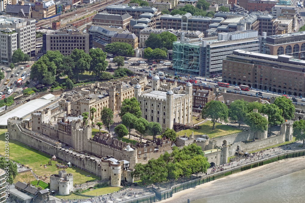 Wall mural Aerial view of Tower of London - Part of the Historic Royal Palaces, housing the Crown Jewels. UK