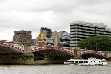 Naklejka premium Blackfriars bridge - a road and foot traffic bridge, over the river Thames in London, UK.