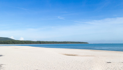 Fototapeta na wymiar Samila beach and sea in Songkhla,Thailand