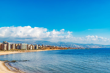 Fototapeta premium Krajobraz wybrzeża Libanu w Raouche, Bejrut, Liban.