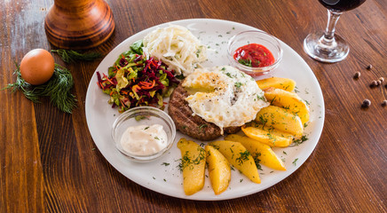 steak with potatoes