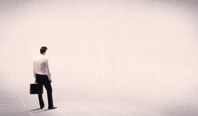 Obraz premium Business person standing in empty space