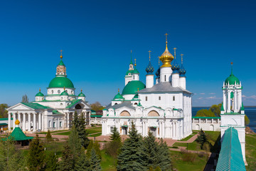 Fototapeta na wymiar Spaso-Yakovlevsky Monastery and Zachatievsky Cathedral. Rostov.