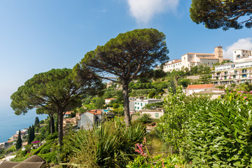 Obraz premium Romantic decoration of ornamental garden in Villa Rufolo, Ravello, Amalfi coast, Italy, Europe