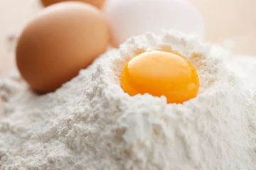 Fotobehang 小麦粉と卵 © sakura