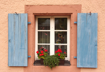 Fototapeta na wymiar blue window on a pink wall