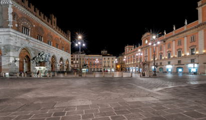 Fototapeta na wymiar Piacenza, the main square