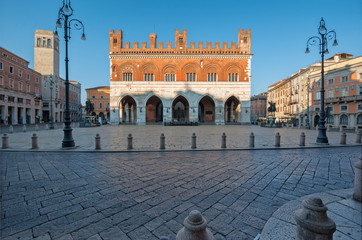 Piacenza, Palazzo Gotico - obrazy, fototapety, plakaty