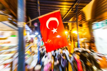 Rolgordijnen Turkish flag at Istanbul main market © william87