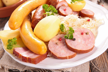 sauerkraut,cabbage and meat