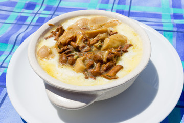 Polenta with melted cheese and mushrooms