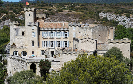 Ch&acirc;teau 
