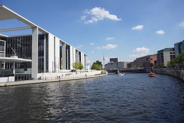 Fototapeta na wymiar Berlin Spree Ufer Reichstag