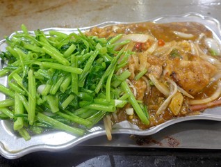 Chicken with vegetables on hot plate,teppanyaki in Japanese cooking