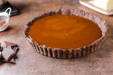 Caramel chocolate tart