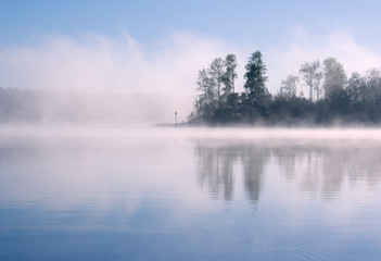 Obraz na płótnie Canvas Morning fog on lake