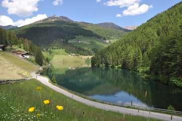 Obraz na płótnie Canvas Durnholzer See im Sarntal, Südtirol