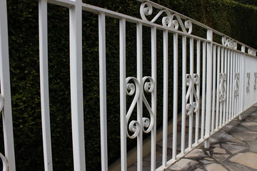 Barrière blanche métal en perpective