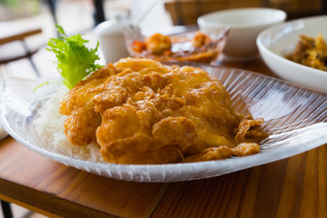 thai cuisine, omelet on rice 