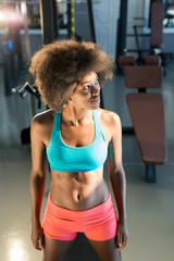 Fototapeta na wymiar young black woman wearing fitness outfit