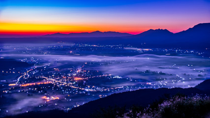 日の出前の夜景