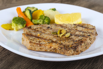 Grilled tuna steak