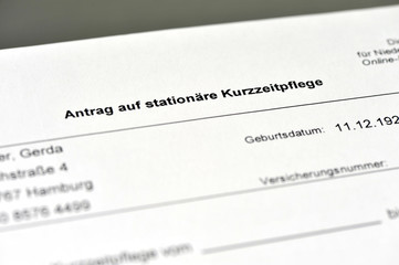 Kurzzeitpflege, stationär, Antrag, Formular, Unschärfe, Pflegeversicherung, Demenz, Alzheimer, Pflegeheim, Pflegekosten, Alter