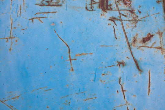 Fondo de puerta met&aacute;lica azul. Textura de metal oxidado. / Blue rusted metal background