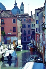 Fototapeta na wymiar Venezia tipico canale