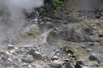 鬼首温泉　地獄谷　温泉　川　紫地獄　間欠泉