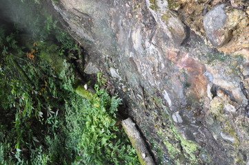 鬼首温泉　地獄谷　温泉　川　紫地獄　間欠泉　吹上高原