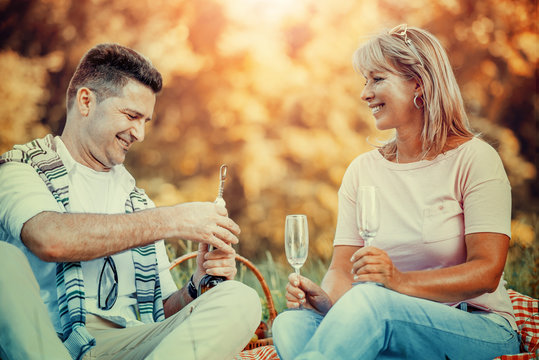 Couple enjoying white wine on picnic