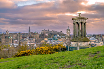 Obraz premium Edinburgh, Scotland cityscape at night, view from the Calton Hill